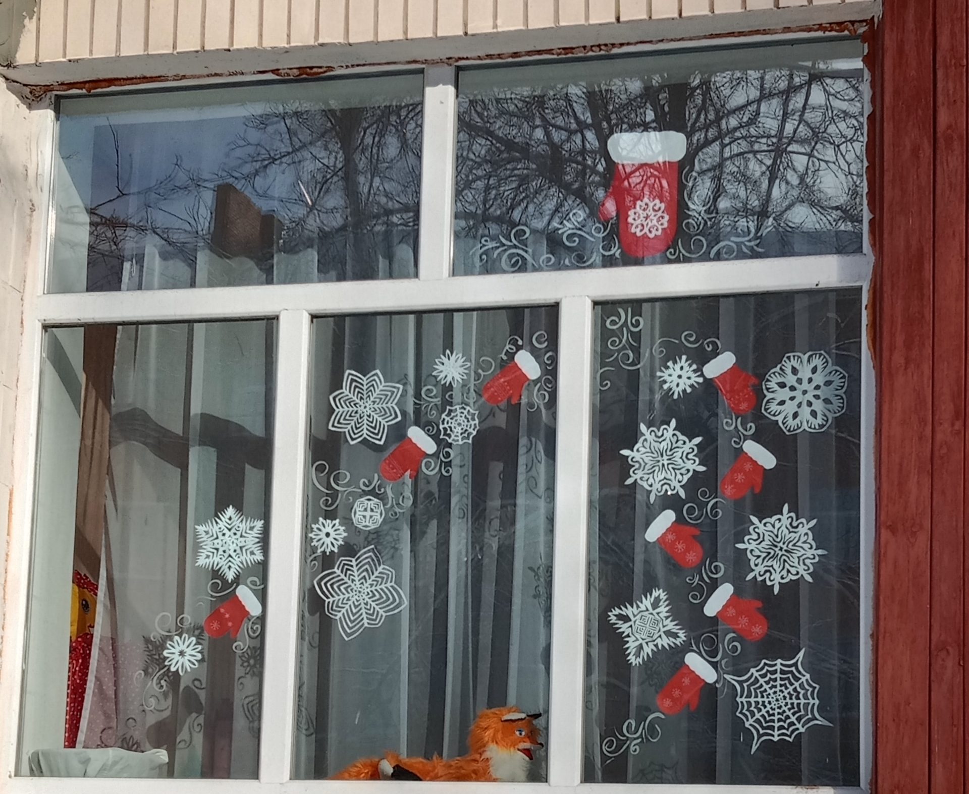Зимові візерунки на вікні